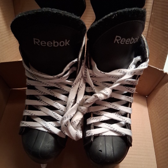 Boy's Reebok Ice Skates, Junior Size 2 D - Picture 10 of 12